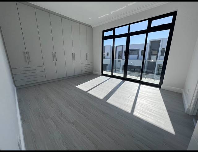 4 BEDROOM HOUSE FOR SALE IN SANDOWN